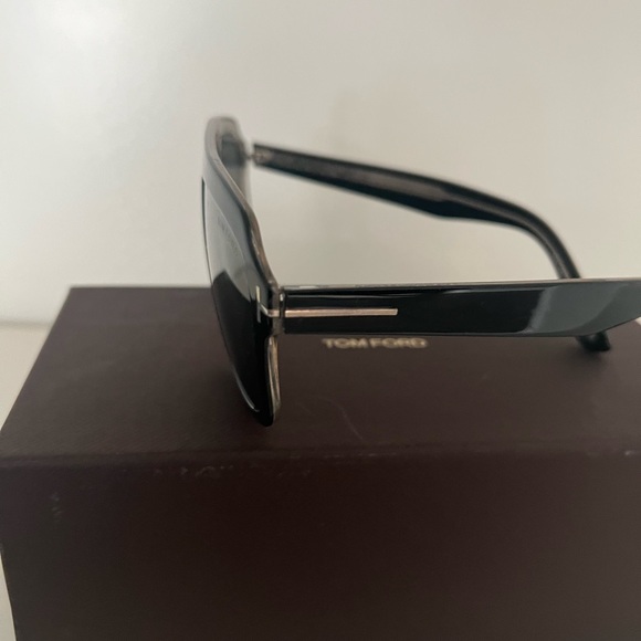 Tom Ford - Picture 3 of 8